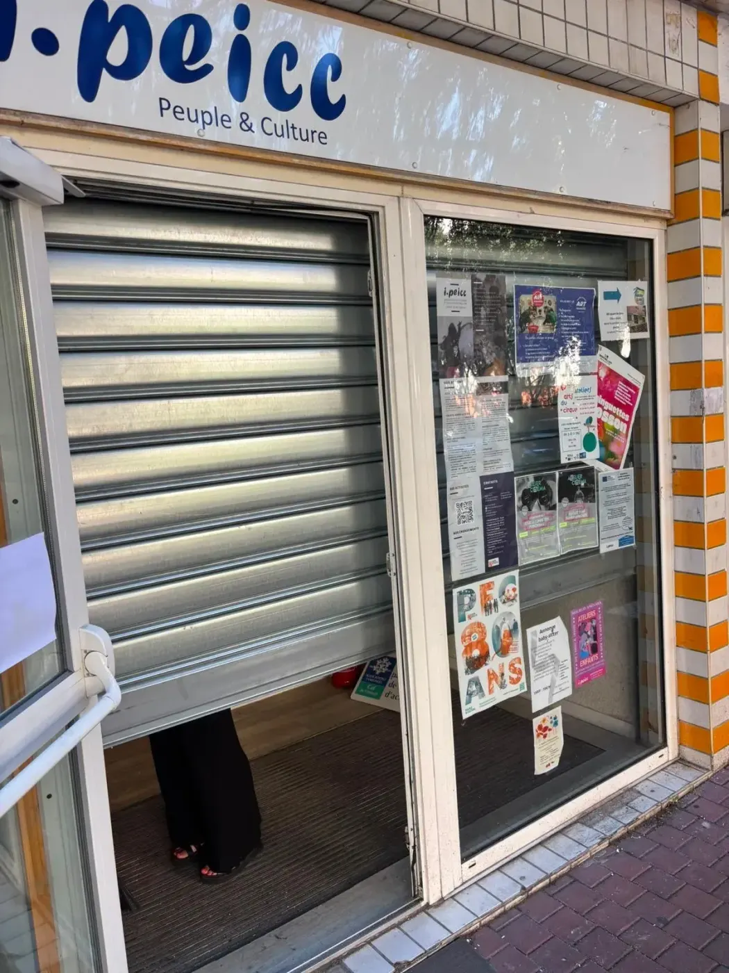 Déblocage de rideau métallique bloqué à Vitry-sur-Seine Déblocage de rideau métallique bloqué à Vitry-sur-Seine